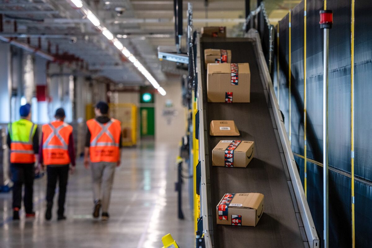 Placa de computação para IA, pacote de comércio eletrônico e smartphone com mercado em queda.