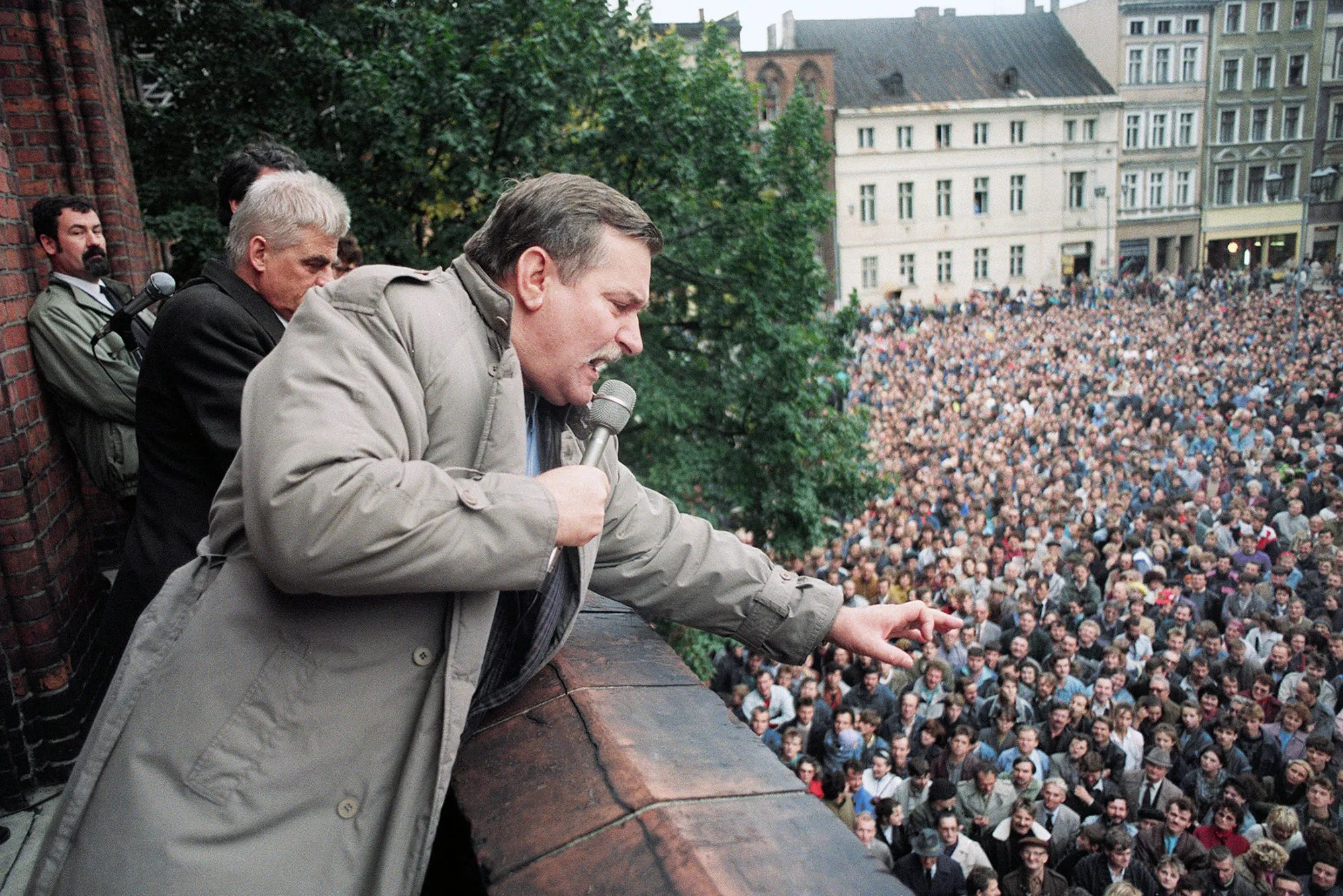Lech Walesa starts his presidential election campaign 1990.

