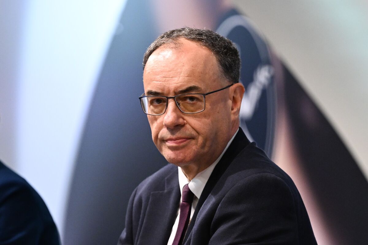 Bank of England Chief Cautions Against Focus on Long-Dated Gilts