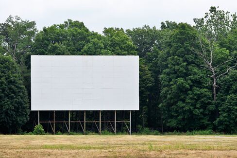 French Advertiser JCDecaux Begins U.S. Push With Chicago Billboards