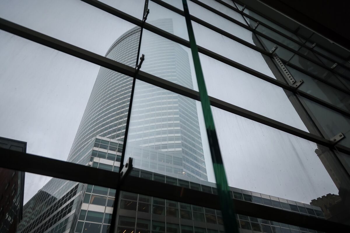 bloomberg.com - Liza Tetley - Hedge Fund Leverage Powered by a Few Key Banks Sparks Concerns