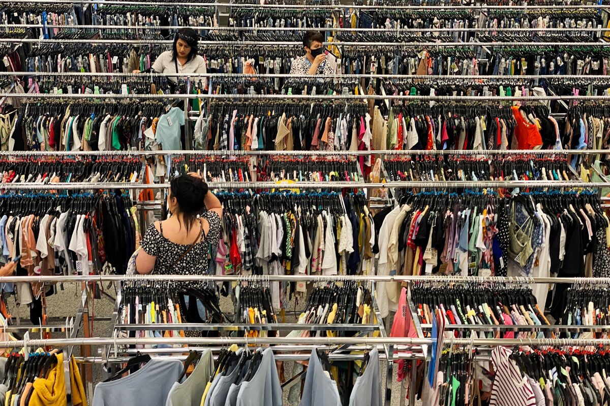 US Retail Sales Rise More Than Expected on Gasoline Receipts