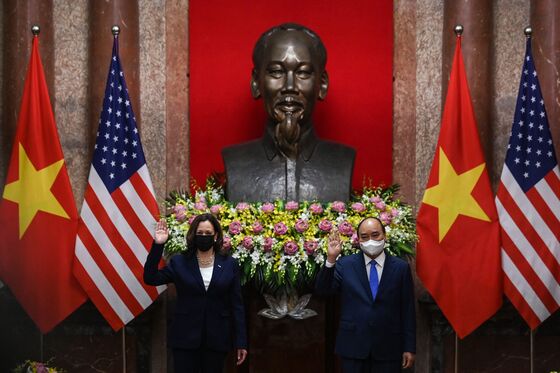 Harris Urges More China Pressure in Meeting With Vietnam Leader