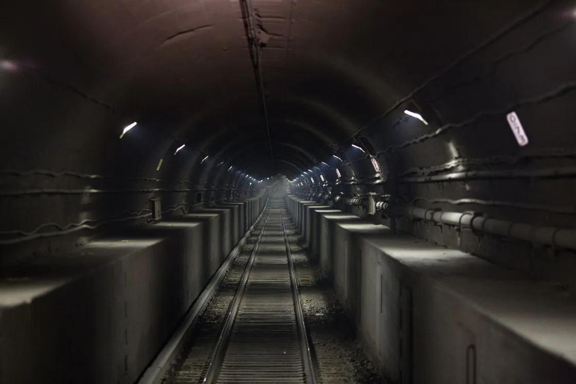 Inside the Hudson Rail Tunnel: Decay, Water and a Power Puzzle