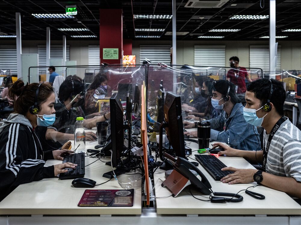 Artificial Intelligence Chatbots Threaten Call Center Industry Human Operators Bloomberg