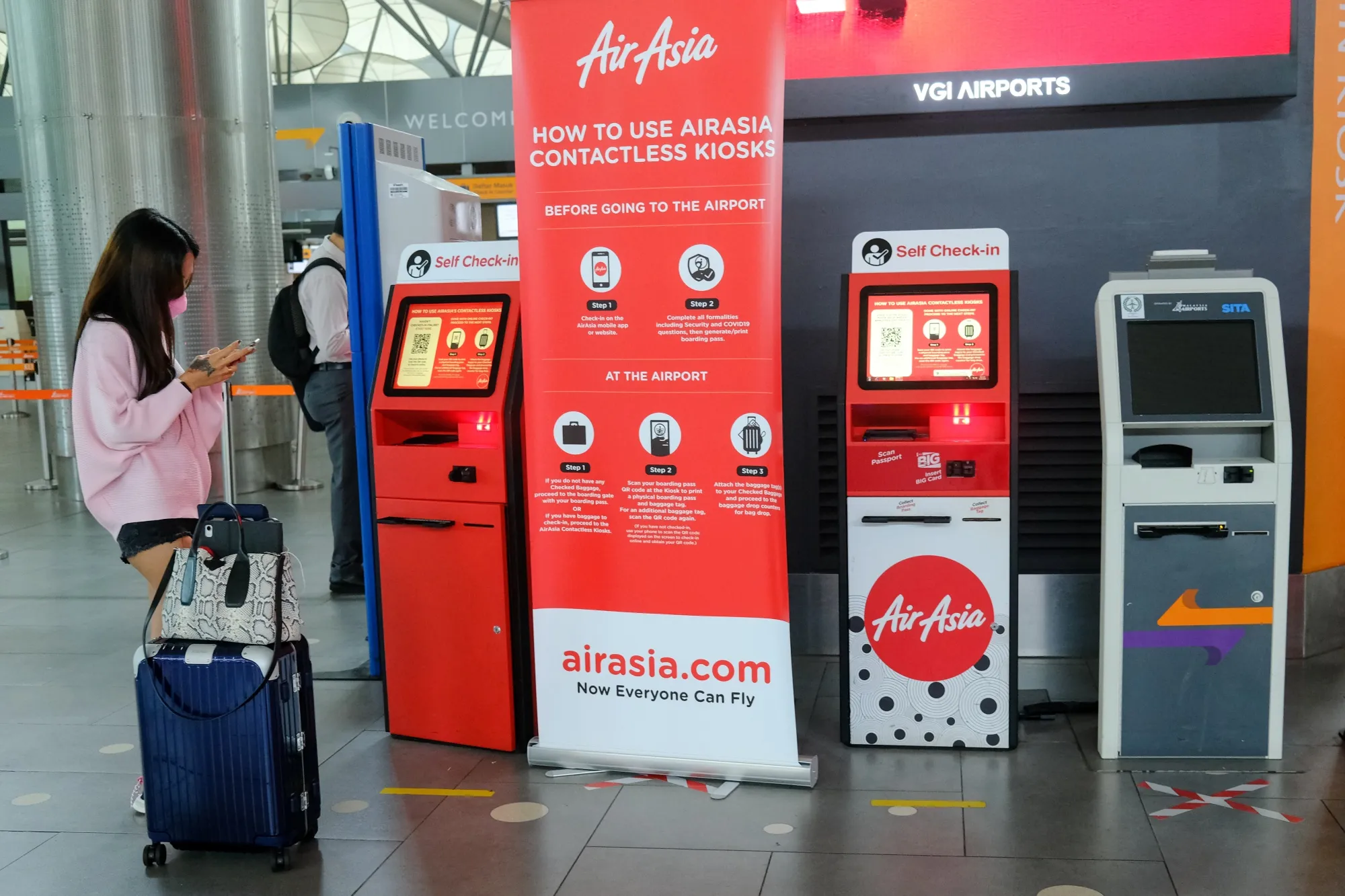 AirAsia to Charge Passengers Who Check In at Airport Counters Bloomberg