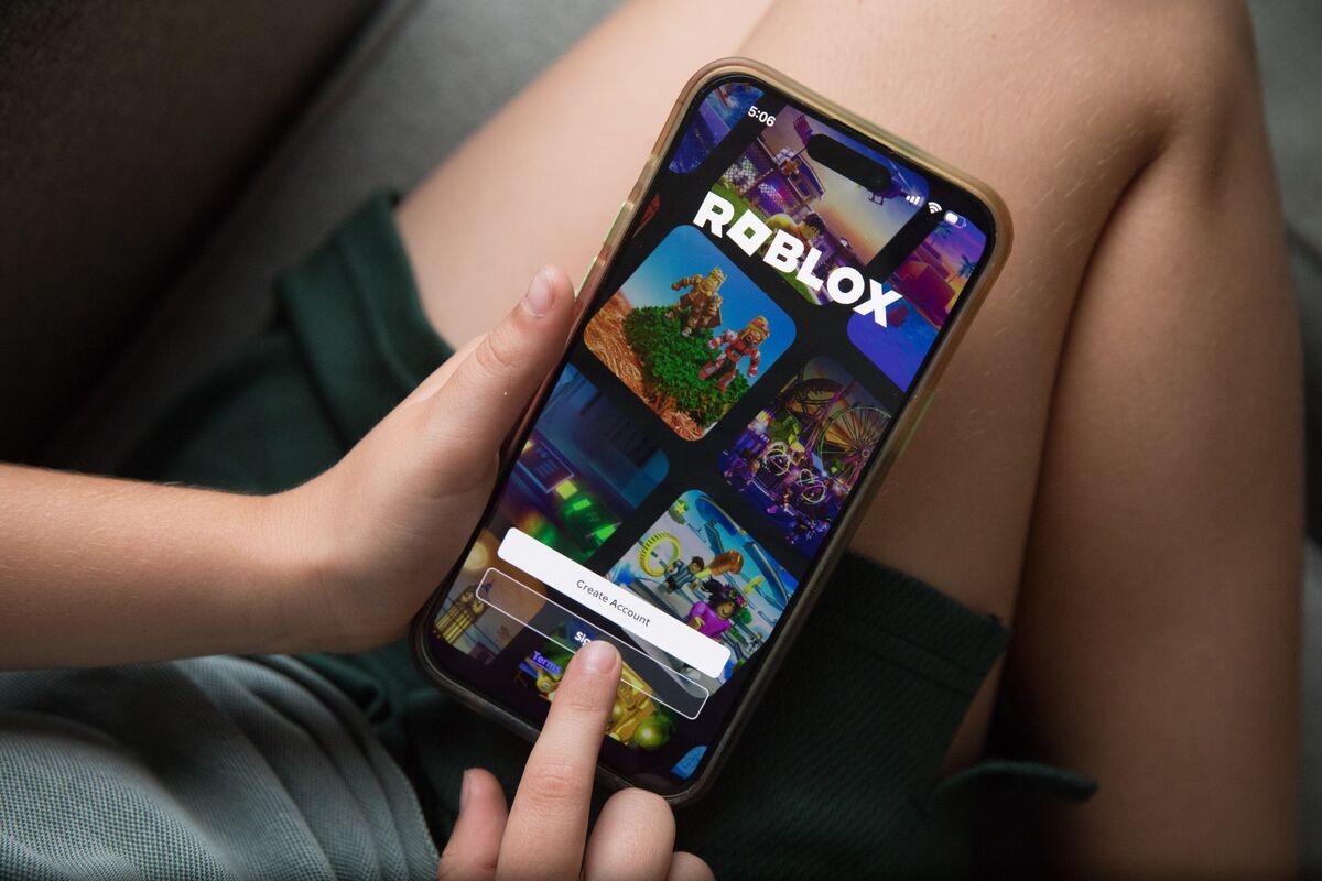 Advocacy Groups Seek FTC Probe Into Roblox for Kid Spending
