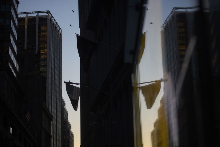 Views Of Wall Street As Stocks Extend Losses 