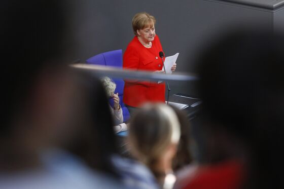 Merkel Warns of G-7 Summit Split Over Trump's `America First'