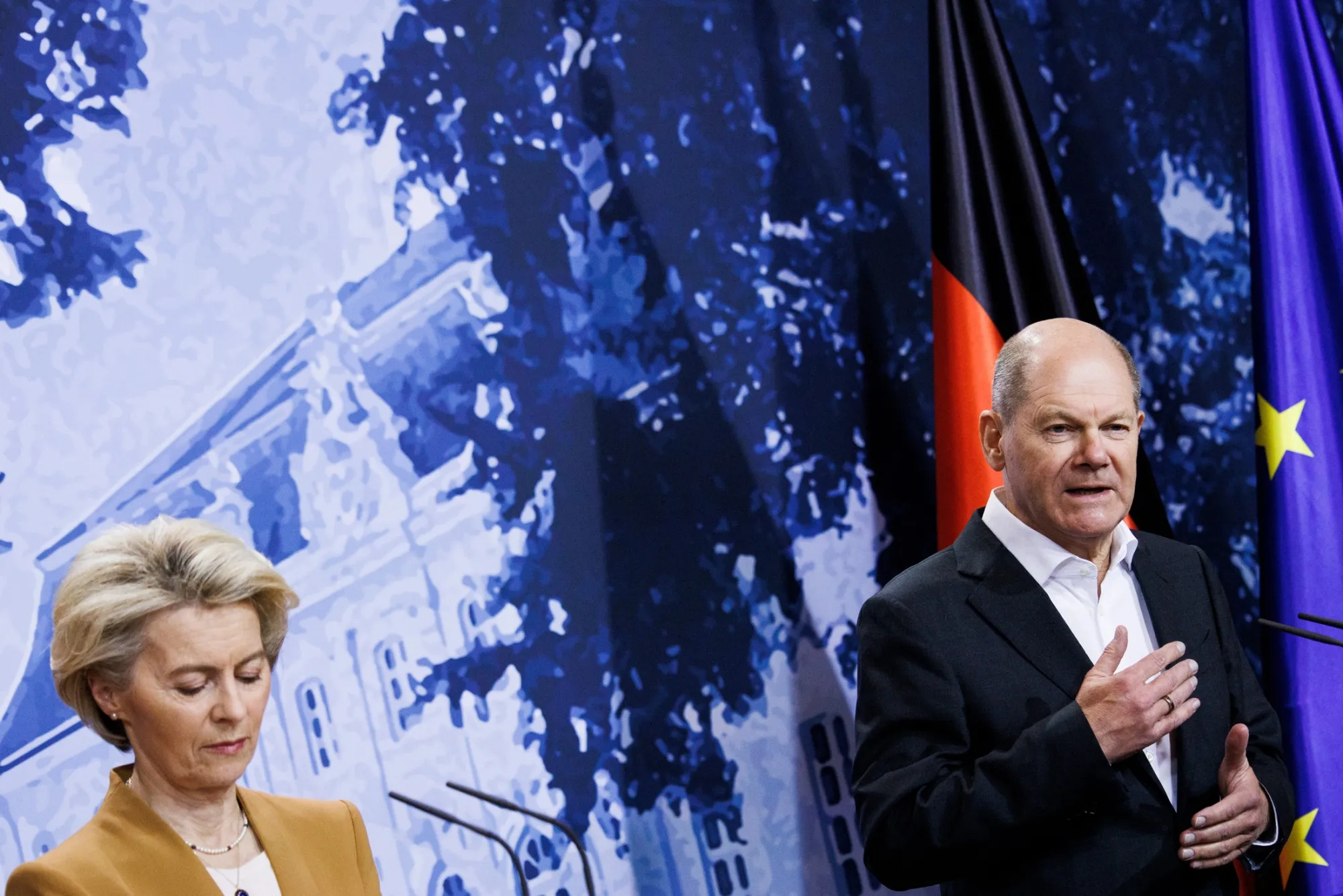 Scholz Warns EU’s Von der Leyen Against Coalition With Populists ...