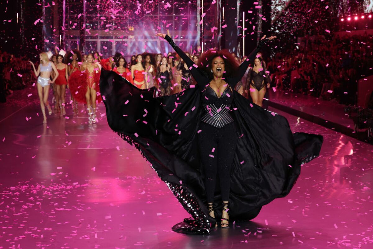 Victoria Secret Runway Show Helps the Brand Find Its Wings - Bloomberg
