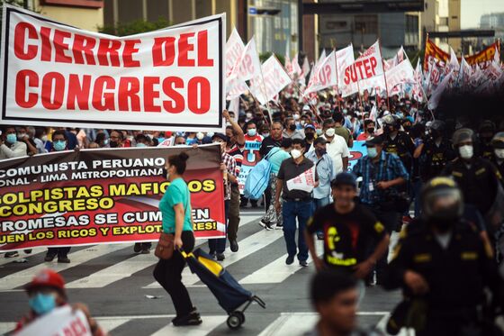 Peru Bonds Slip as Investors Lose Patience With Politics