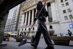 A worker carries a broom and dustpan in front of the New York Stock Exchange (NYSE) in New York, US, on Thursday, April 17, 2025. US stocks traded steady, reversing gains from earlier in the day, as Wall Street traders weighed the latest earnings results and the impact of President Donald Trump’s tariffs on Corporate America. Photographer: Michael Nagle/Bloomberg
