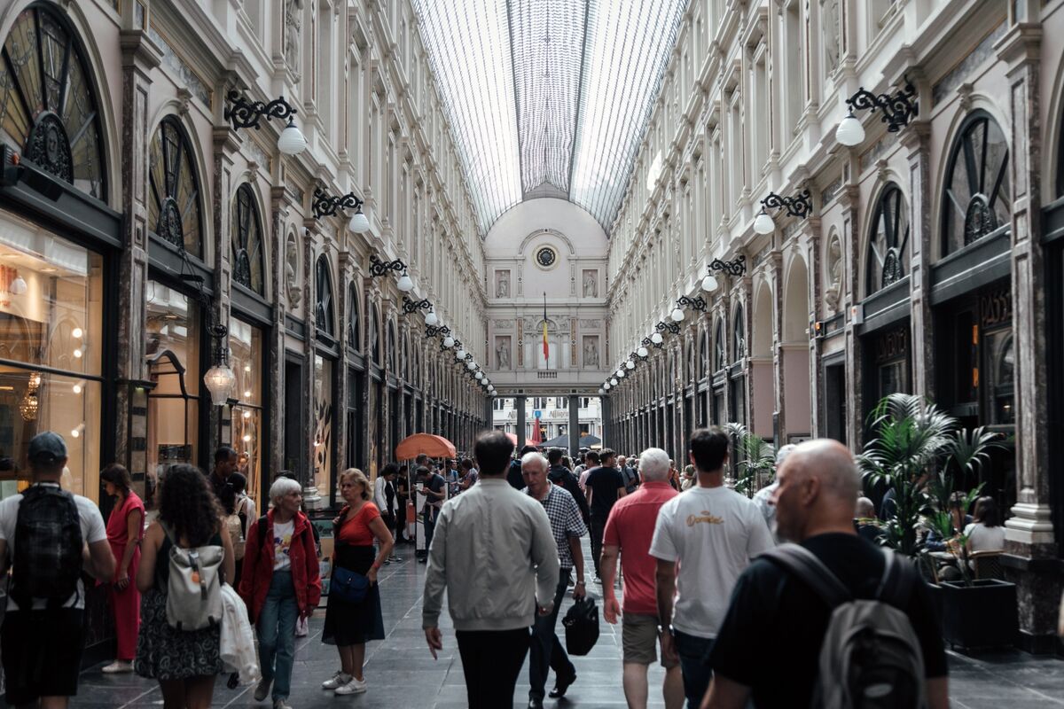 🟪"Fitch Ratings Riduce il Credito Sovrano del Belgio: Aumento dell'Incertezza sul Debito Nazionale"