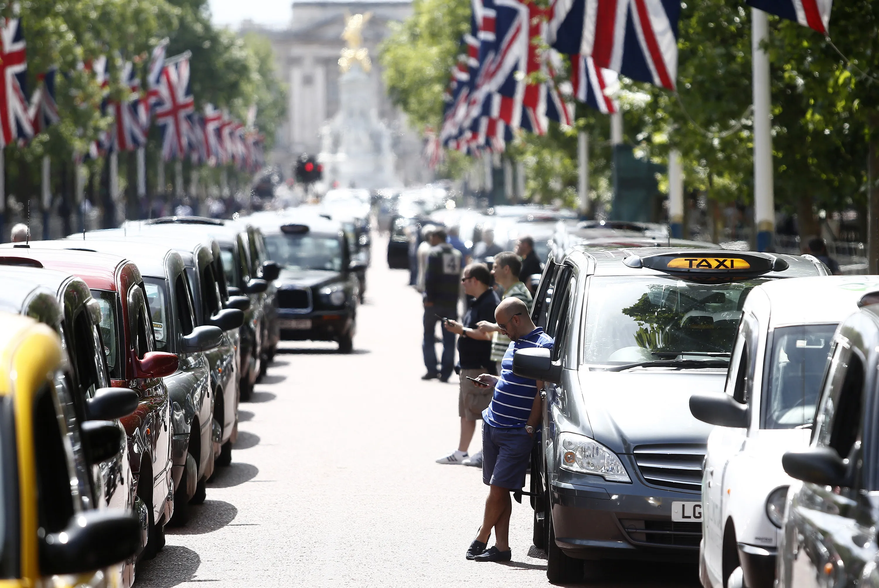 Taxi drivers during a protest against Uber Technologies Inc.'s car sharing service in London on June 11, 2014. Photographer: Simon Dawson/Bloomberg