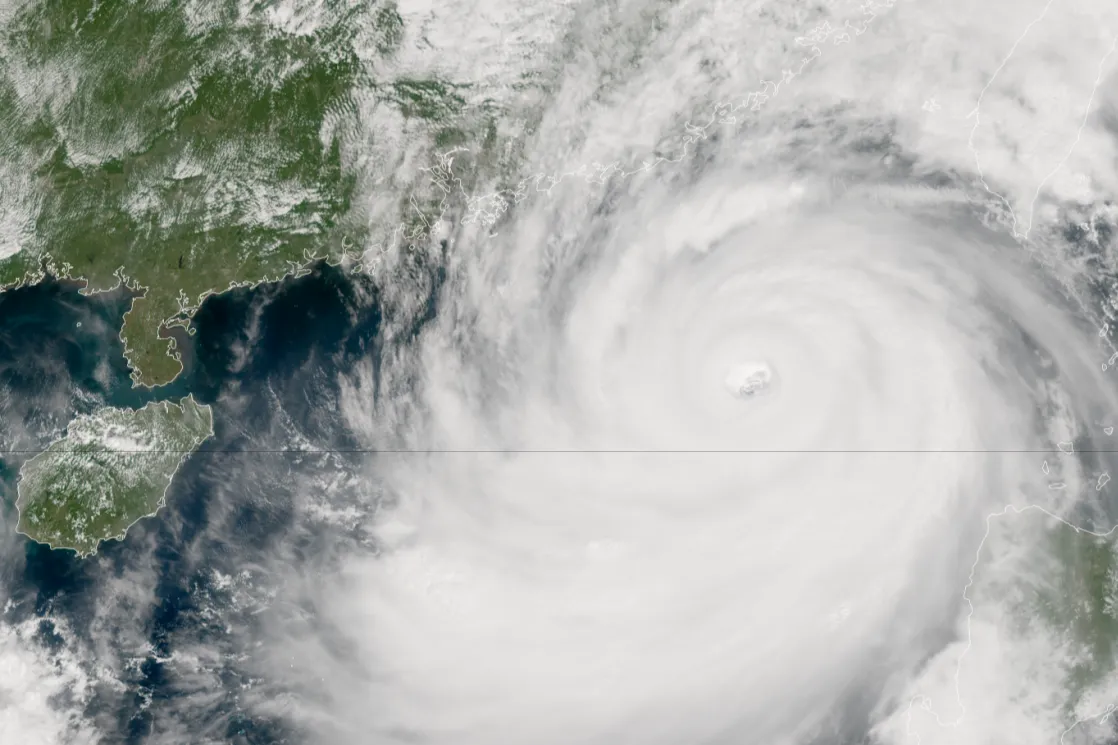 香港に超大型台風接近、最高レベル警報発令－甚大な被害の恐れ - Bloomberg