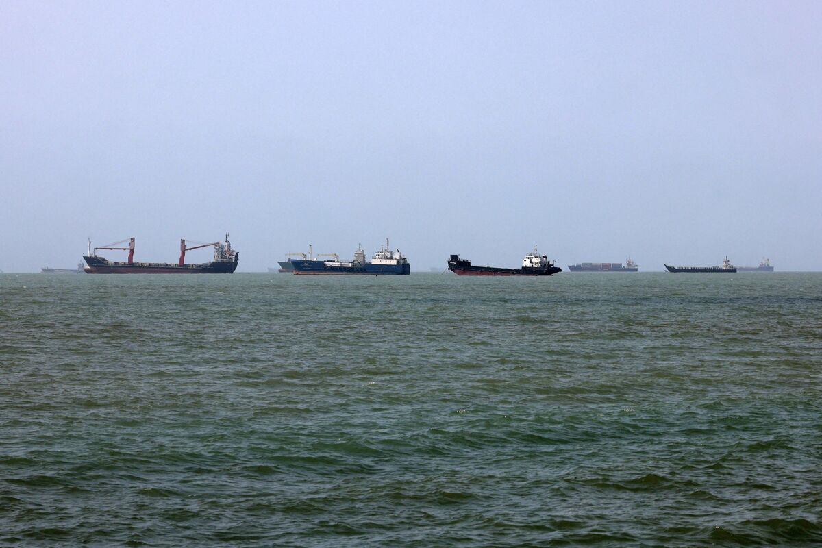 US Tells Ships to Avoid Unnecessary Transits Through Hormuz