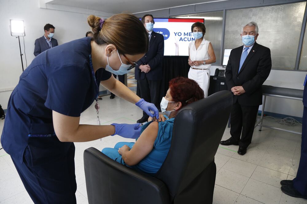 Chile inicia plan de vacunación COVID-19