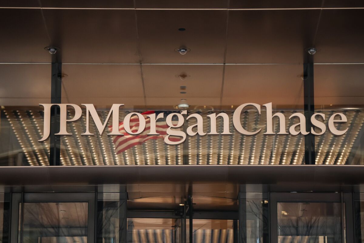 European Bank Stocks’ Mideast Selloff Is Overdone, JPMorgan Says