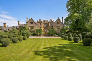 0704_PURSUITS_WEB_COTSWOLDS_MANOR