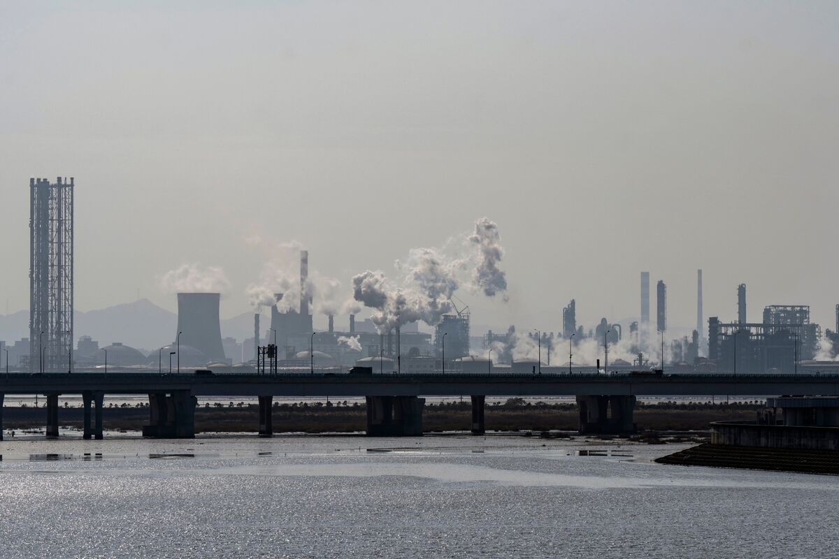 What War in Iran Means for China’s “Teapot” Oil Refineries