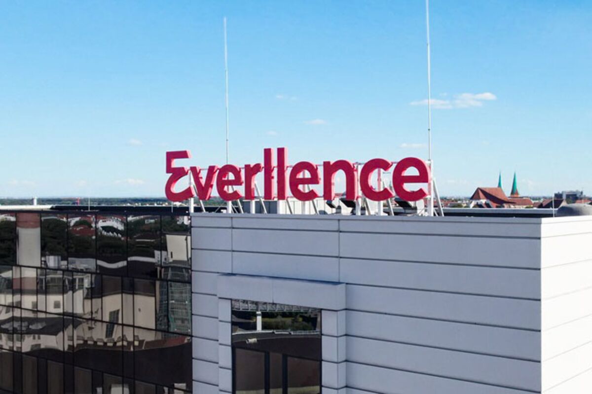 bloomberg.com - Eyk Henning - Engines and Elevators Lift German Deals Past $120 Billion