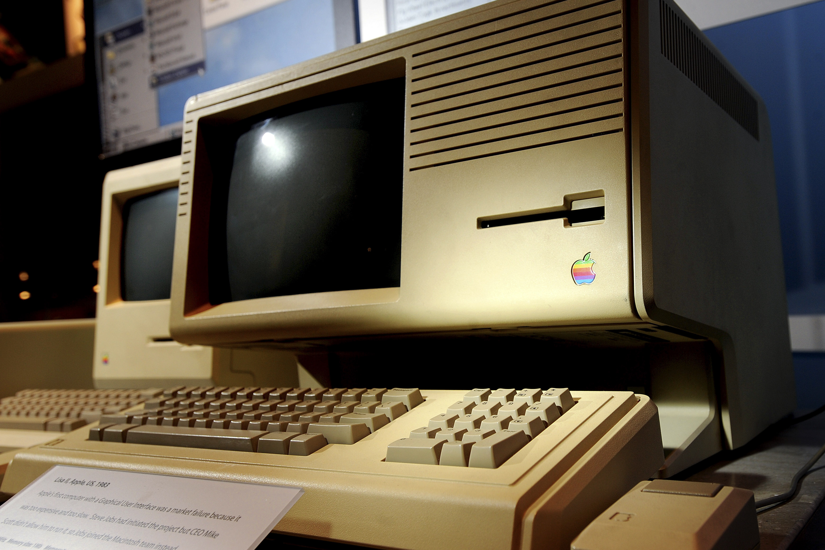 Компьютер Lisa Apple. Apple II на рабочем столе. IBM Computer. A cheap Computer Price.