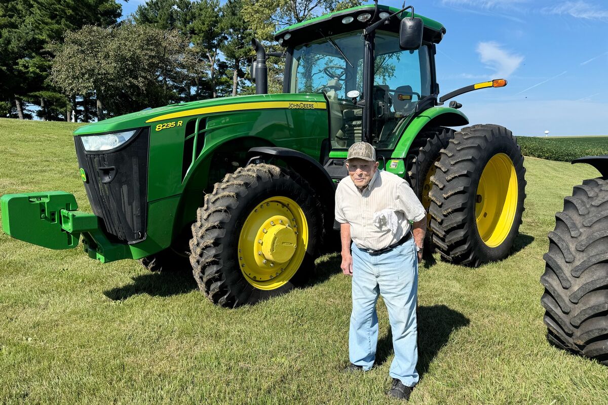 bloomberg.com - Michael Hirtzer - A 104-Year-Old Farmer's $183,000 Tractor Sale Tests a US Farm Recovery