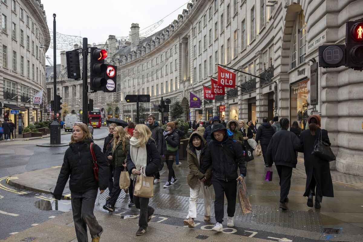 UK Households More Upbeat on Inflation and Rates Peaking Bloomberg