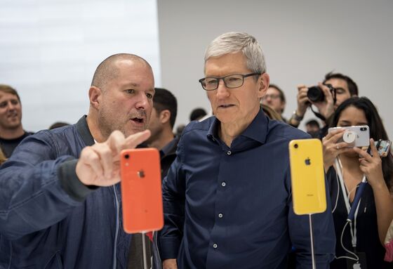 Apple Design Chief Ive Leaving to Form Independent Company