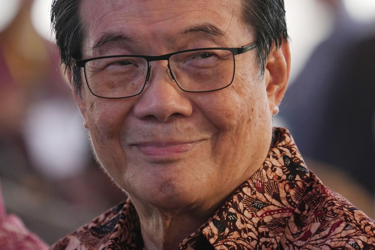 Indonesia’s Richest Man Sells Stakes as Ownership Rules Tighten