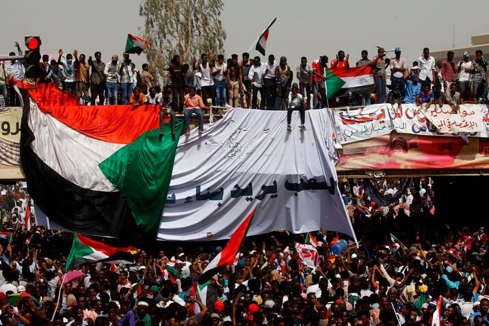TOPSHOT-SUDAN-UNREST-POLITICS-DEMONSTRATIONS