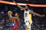 Stephen Curry Scores 33 as Warriors Hold Off Heat 123-110