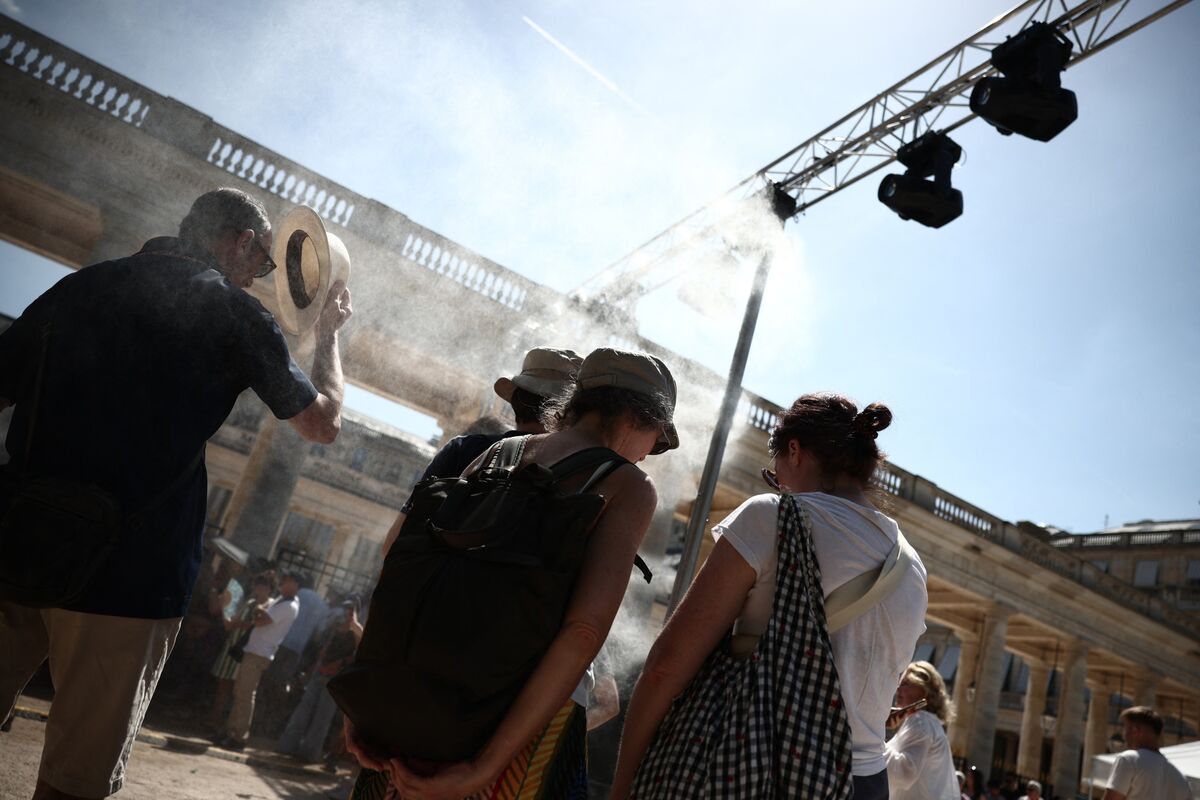 Europe’s Heat Wave Intensifies With France on Red Alert