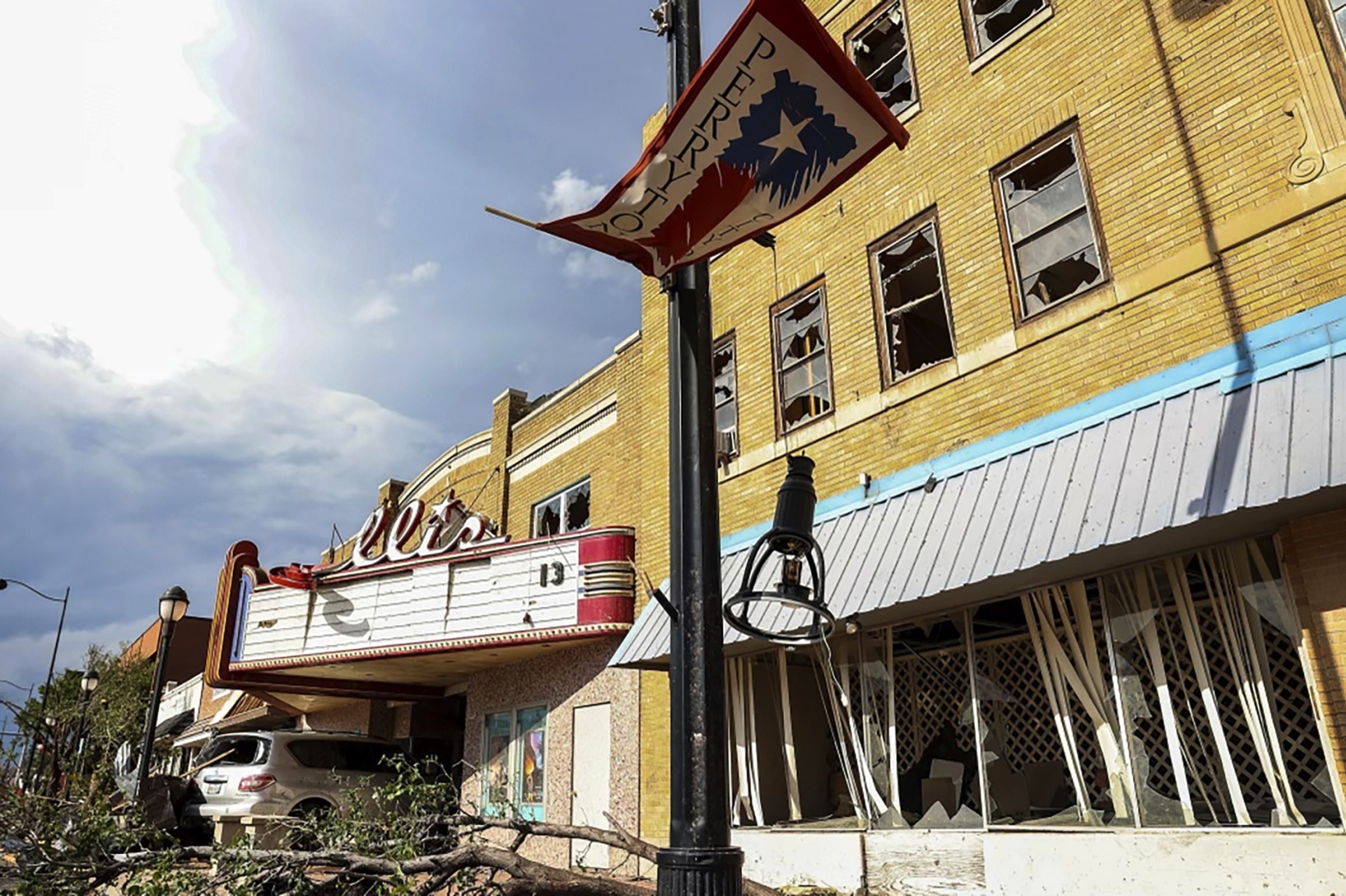 Texas Tornado in Perryton Kills 3 and Injures Dozens Bloomberg