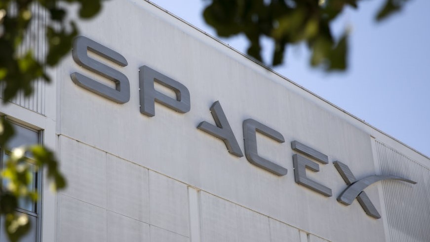 Watch SpaceX Considers Selling Shares at $200 Bln Valuation - Bloomberg