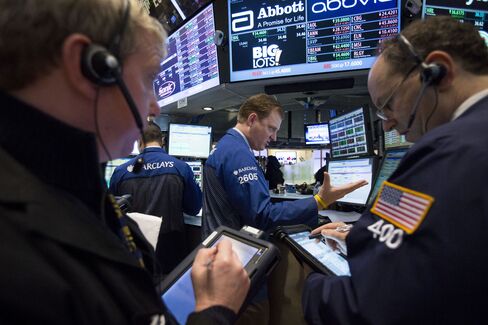 U.S. Stocks Fall as Fed Minutes Show Debate Over Stimulus Plan