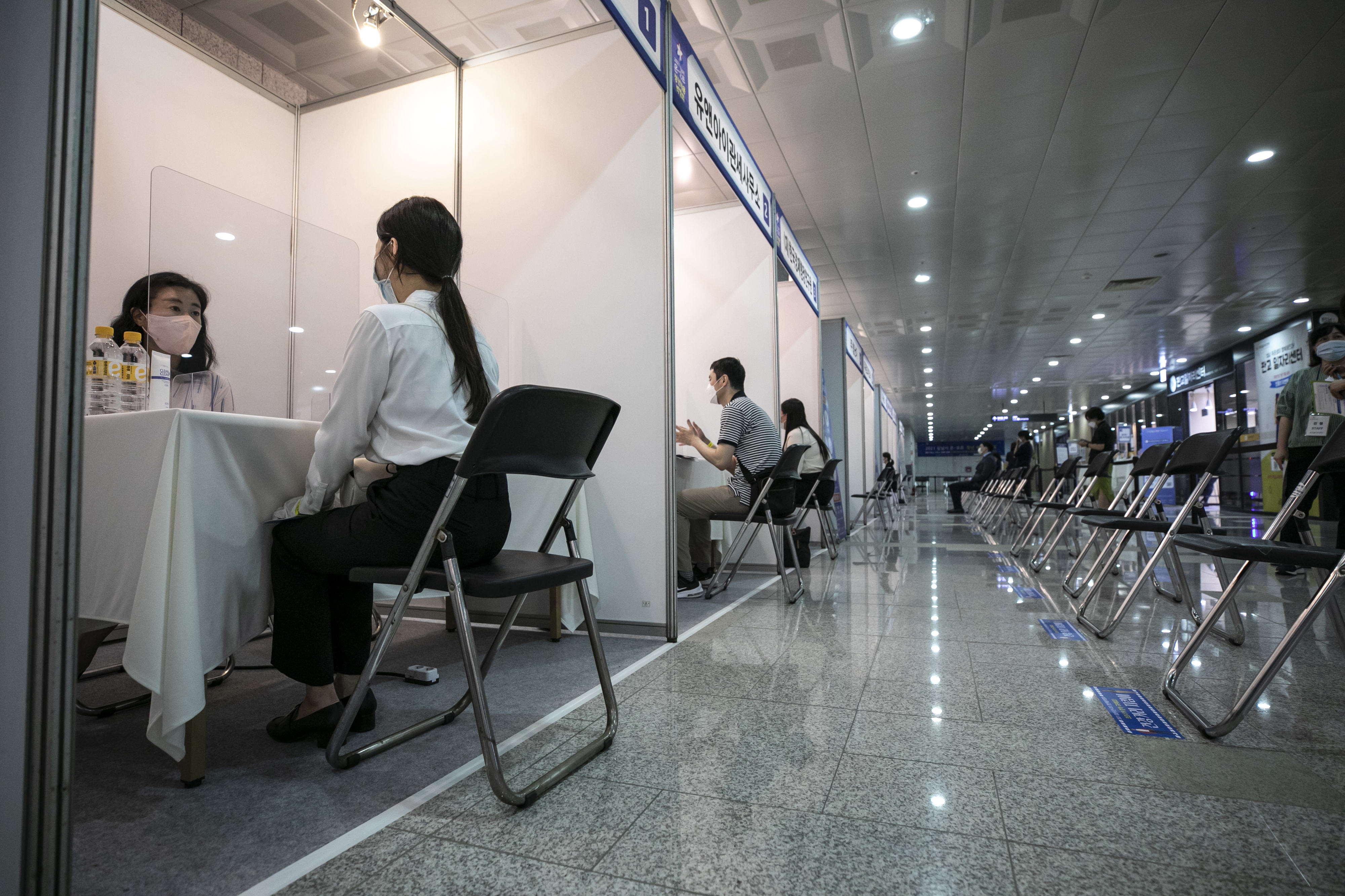 Korea Adds More Jobs Before New Outbreaks Force Seoul Curbs Bloomberg