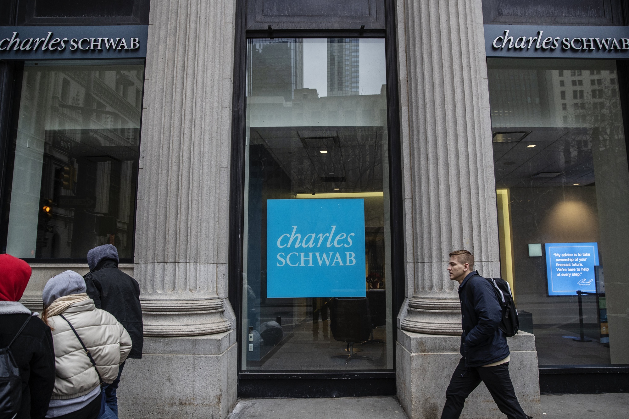 Schwab Sees 53B In New Client Money Wants To Calm Investors After 