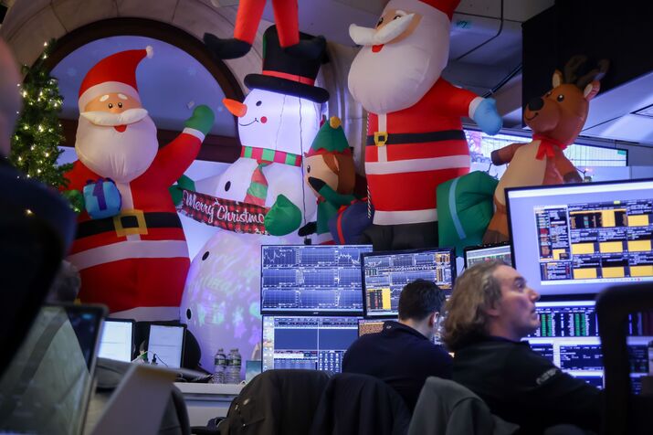 Navigating the Holiday Market: What Investors Should Know About the Santa Claus Rally