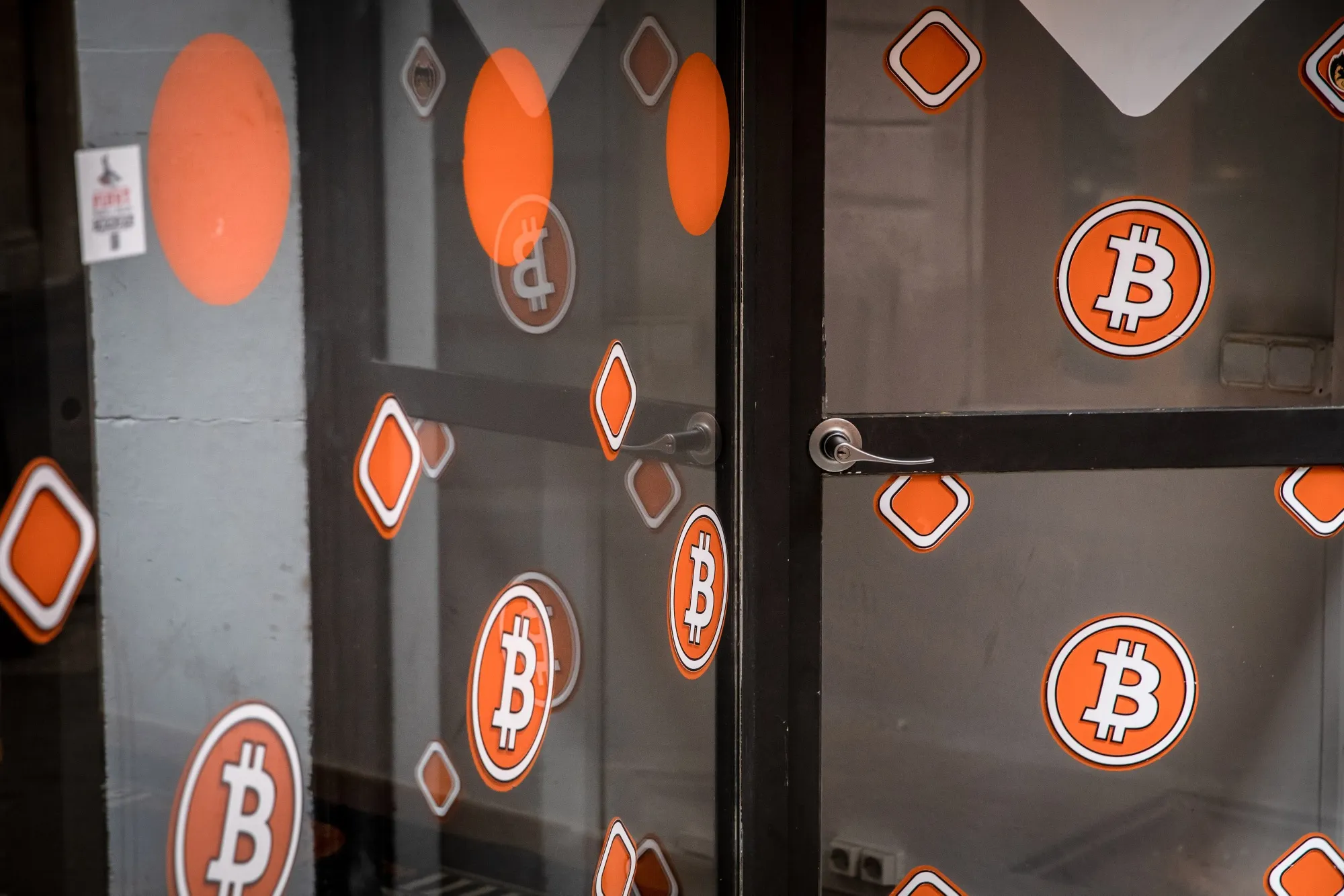 Cryptocurrency Industry Gives Dollars Political Campaigns, Not Bitcoin -  Bloomberg