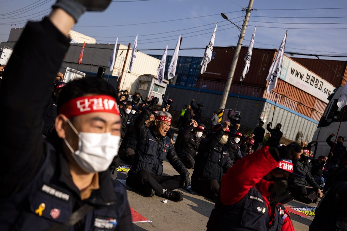 Supply Chain Latest South Korean Truckers Disrupt Global Supply Chains