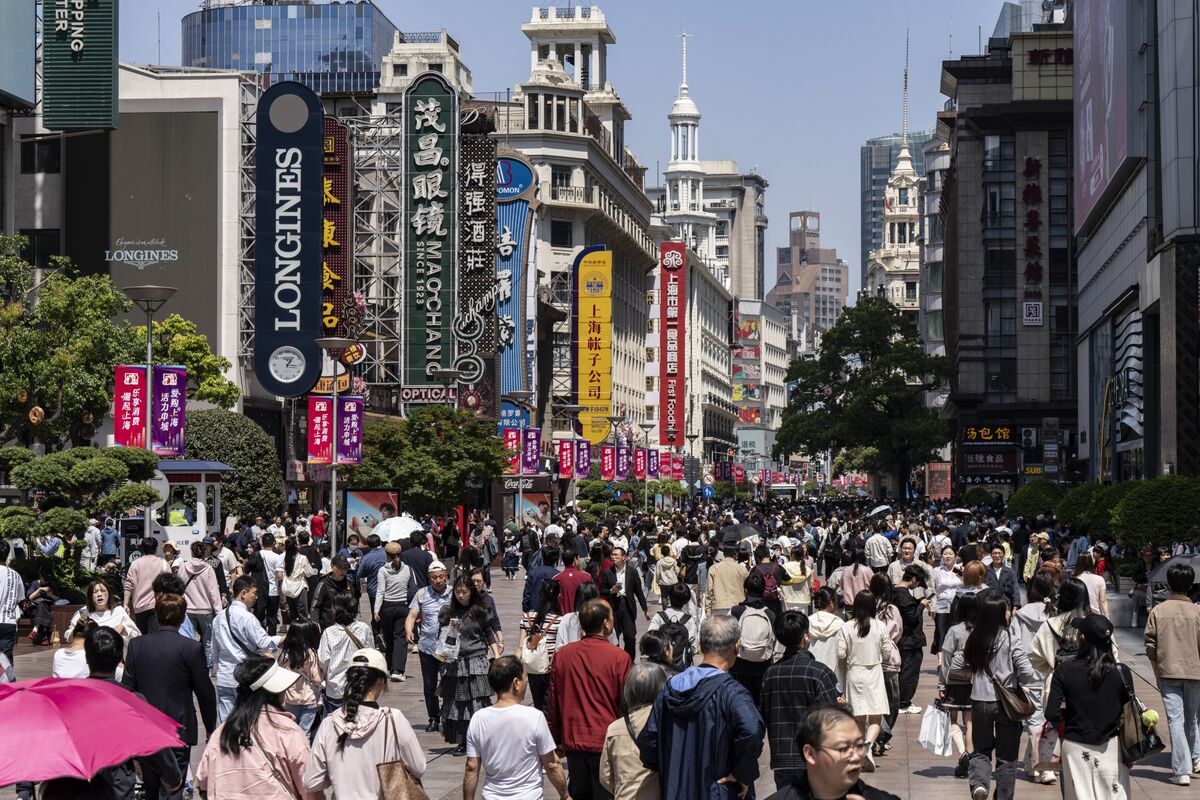 Chinese Consumers Open Wallets as Malaise Lifted During Holidays