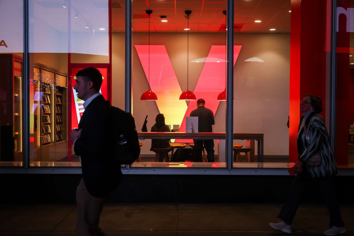 Verizon Weighs Up to 20,000 Layoffs as New CEO Takes Charge