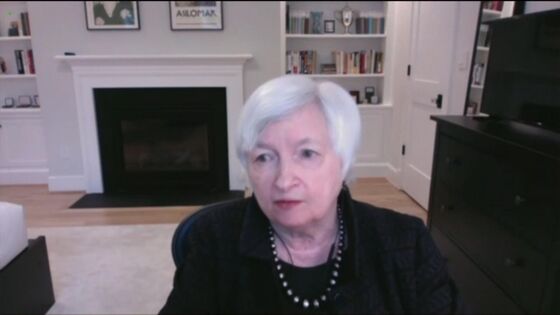 Yellen Spars With GOP Senator Over Expansion of IMF Funding