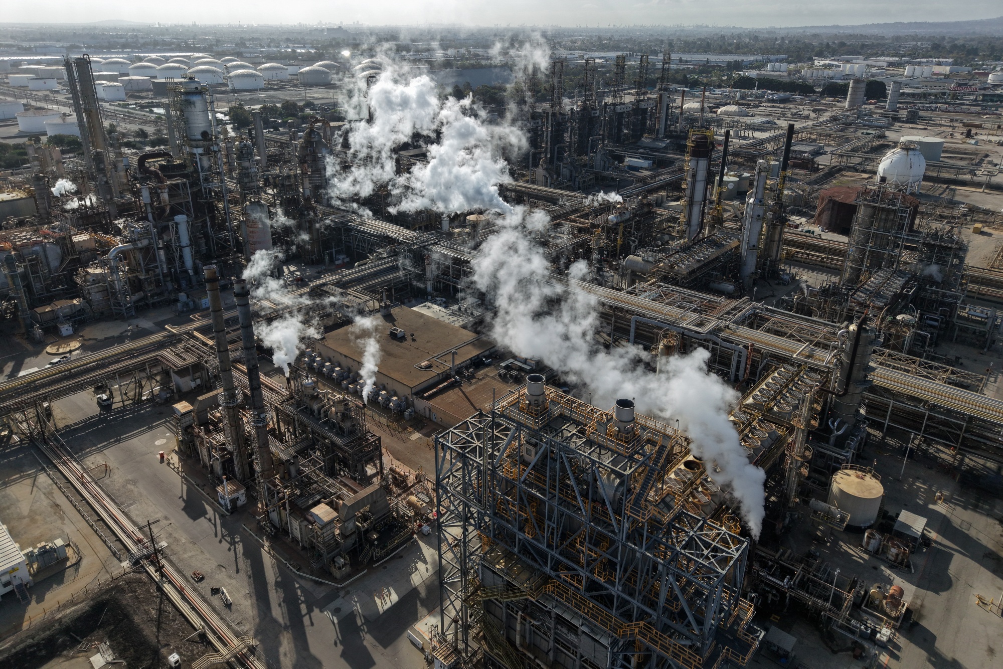 A refinery in Torrance, California. Photographer: Caroline Brehman/Bloomberg