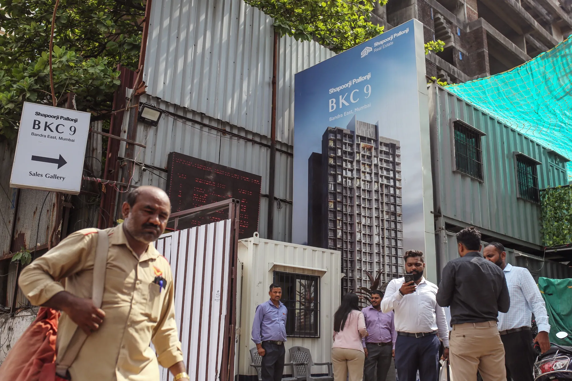 An advertisement for a development by Shapoorji Pallonji&nbsp;Group, in Mumbai.