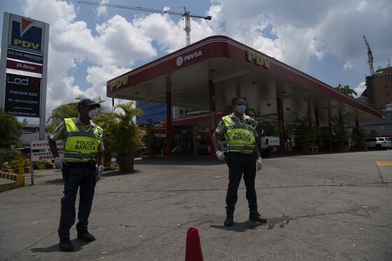 Venezuela to Close Pumps as Gas Runs Short, Viral Outbreak Grows