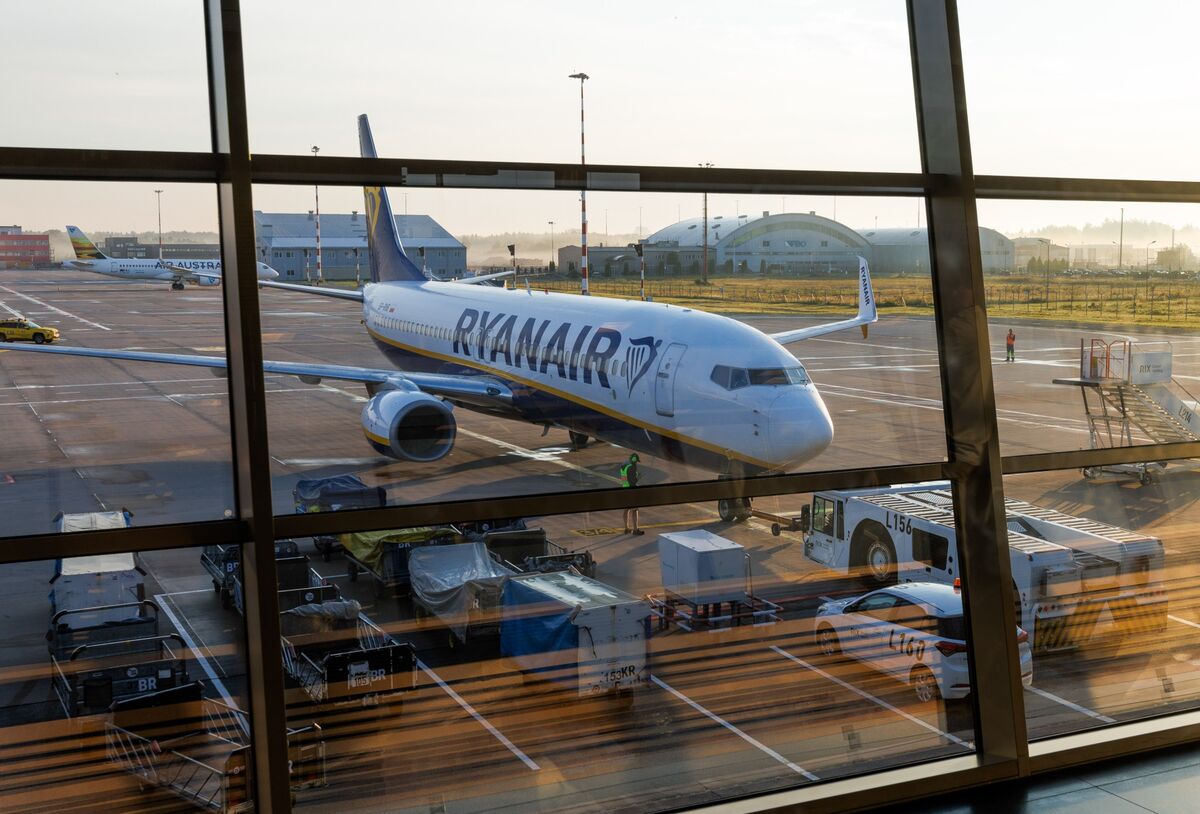 bloomberg.com - Gerry Doyle - Ryanair Trims Winter Flight Frequency as Oil Prices Tick Upward