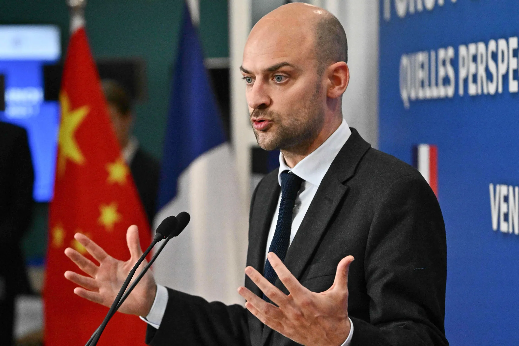 Глава МИД Франции назвал удары США по судам нарушением международного права